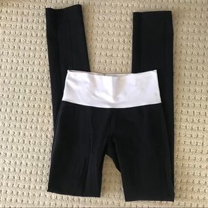 Lululemon skinny groove pants with white too